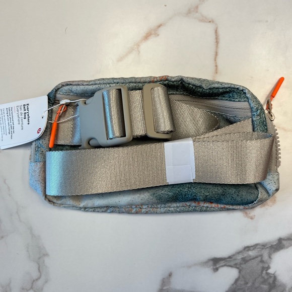 🍋 Lululemon 🍋 Everywhere Belt Bag Spray Camo - Picture 7 of 11